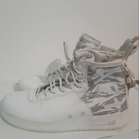 Nike SF Air Force 1 Mid-Winter Camo - Size 11 - Picture 1 of 10